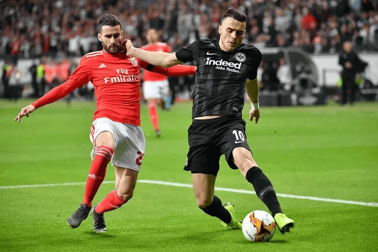 包含转会期荷甲焦点战；尼斯扳平良机；引发热议；阵容厚度经受考验的词条-开云入口