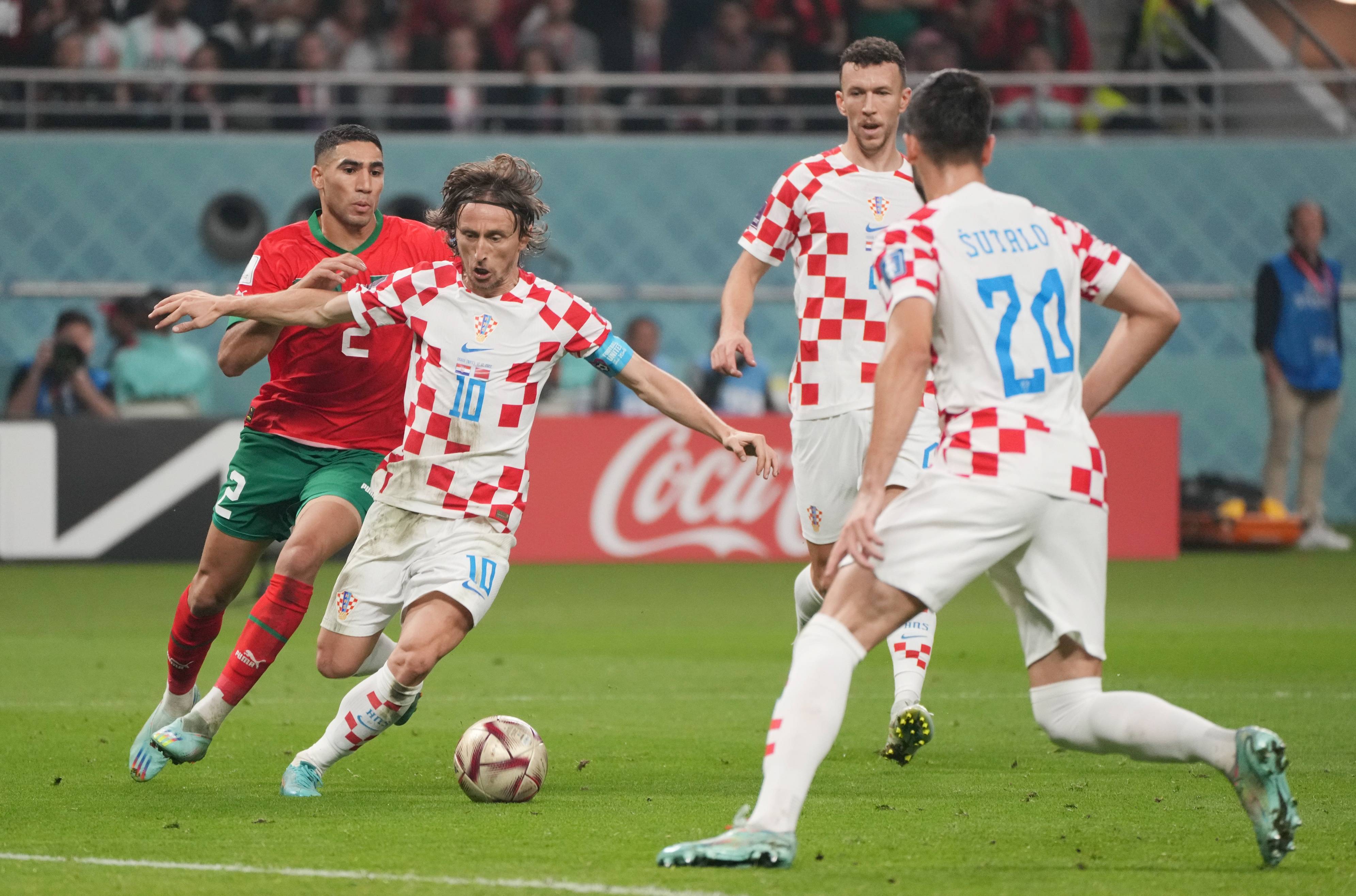 欧冠赛程吃紧，上海海港赛前遗憾出局，赛场秩序良好，更衣室氛围转暖的简单介绍-开云入口